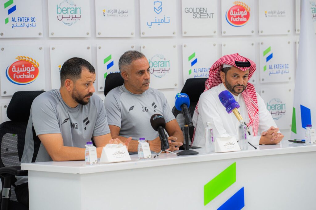 وسط حضور إعلامي.. قوميز يتحدث عن استعدادات الفتح قبل لقاء الفيحاء