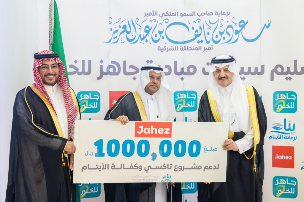 مبادرة إنسانية.. أمير الشرقية يسلم 10 سيارات دعمًا لأيتام جمعية “بناء”