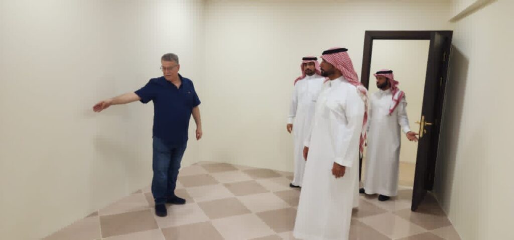 شريك إعلامي.. رئيس جمعية الطرف يتفقد أحد المنازل بعد ترميمه بدعم من أوقاف عبدالرحمن المشحن