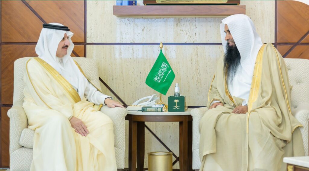 أمير الشرقية يستقبل مدير “فرع الإفتاء” بالمنطقة