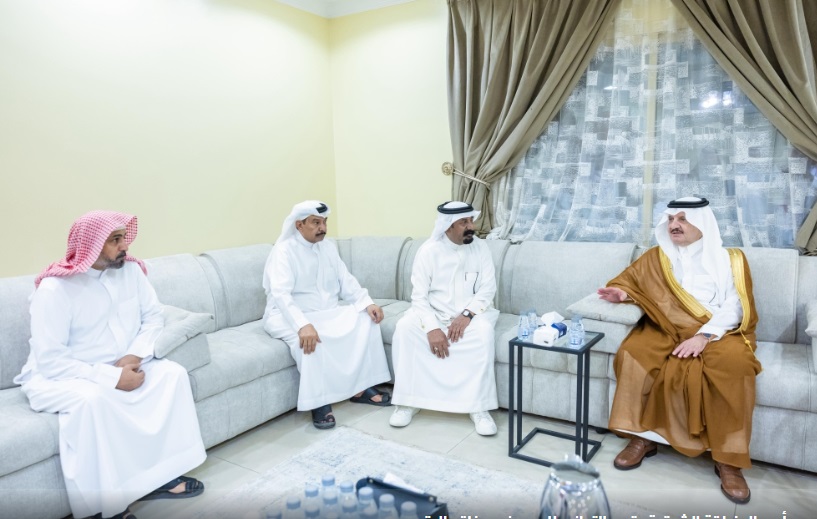 أمير الشرقية يقدم التعازي للعبيد في وفاة والدته