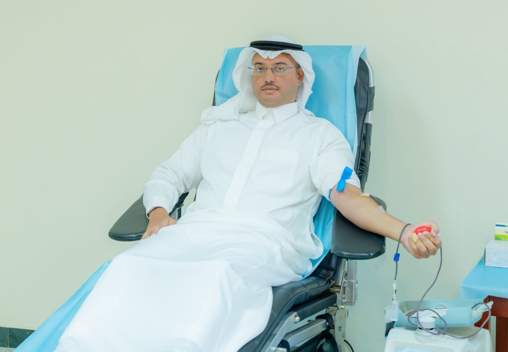سمو محافظ الأحساء يشارك في الحملة الوطنية للتبرع بالدم
