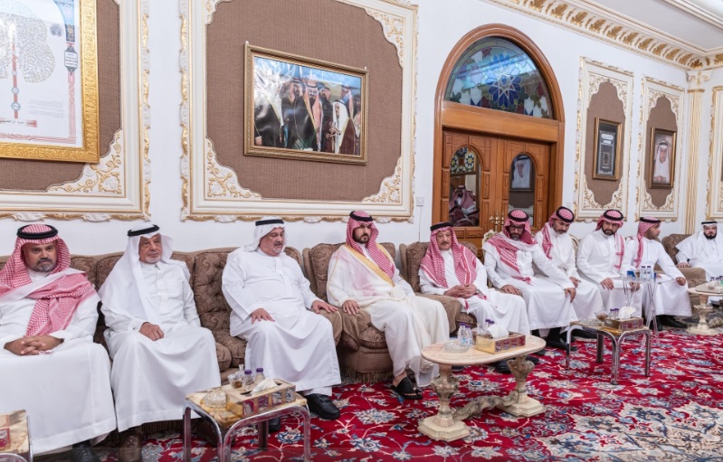 نائب أمير المنطقة الشرقية يعزي أسرة القصيبي
