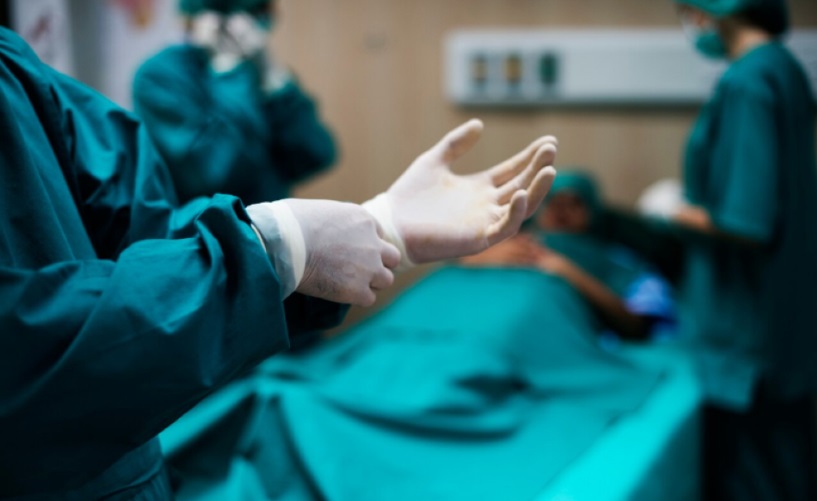 عملية دقيقة في الدمام تنقذ حياة وافد باستئصال ورم قلبي باستخدام تقنية حديثة