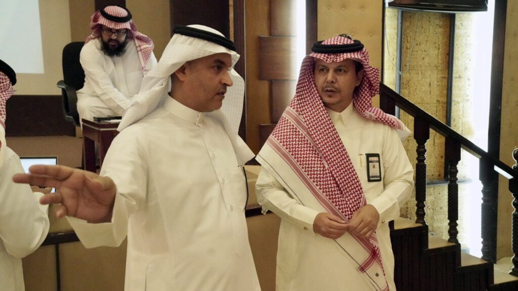 مدير تعليم الأحساء يقف على جاهزية تنفيذ الاختبار الشامل للموهوبين