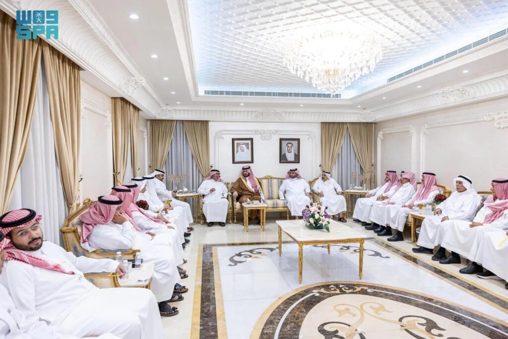 نائب أمير الشرقية يعزي الشيخ عبدالرحمن الدوسري في وفاة شقيقه