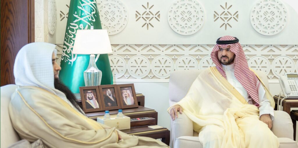 نائب أمير الشرقية يهنئ مدير “فرع الإفتاء” بالمنطقة بمناسبة تكليفه