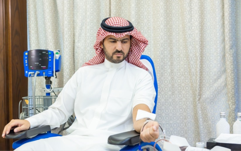نائب أمير الشرقية يشارك في الحملة الوطنية للتبرع بالدم التي أطلقها سمو ولي العهد