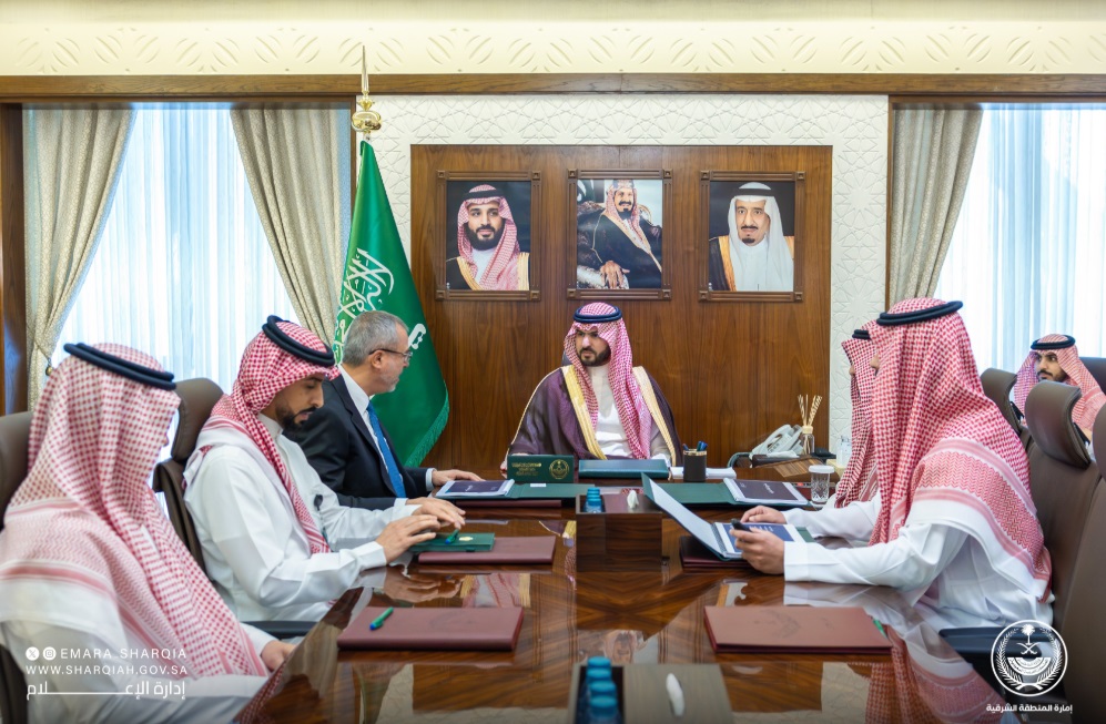 نائب أمير الشرقية يطلع على مشاريع مجموعة روشن في المنطقة