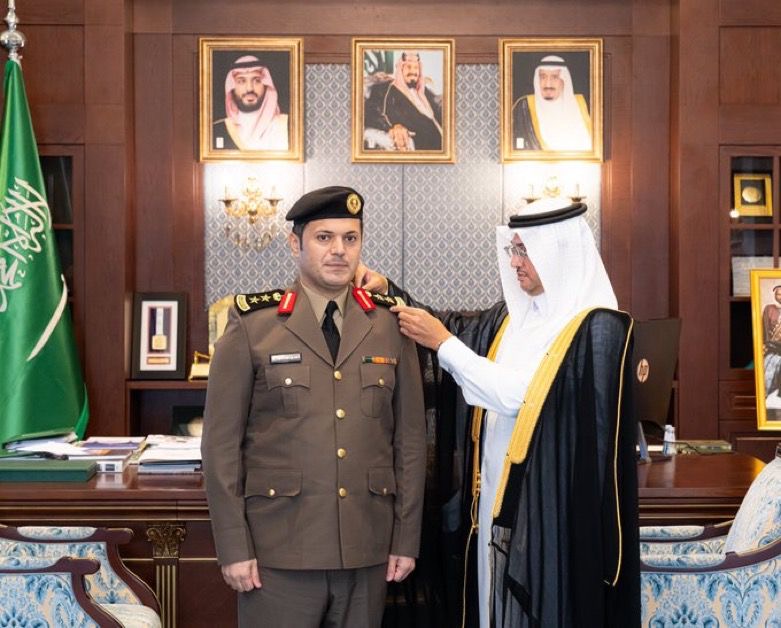 محافظ الأحساء يقلد مساعد مدير المرور رتبته الجديدة