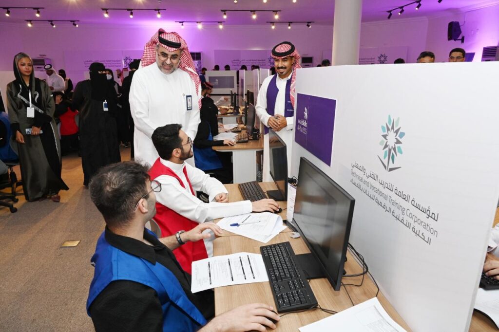 130 شابًا وشابة يتنافسون في الأمن السيبراني بالكلية الرقمية بالأحساء.. الطريق نحو مهارات العالم 2026