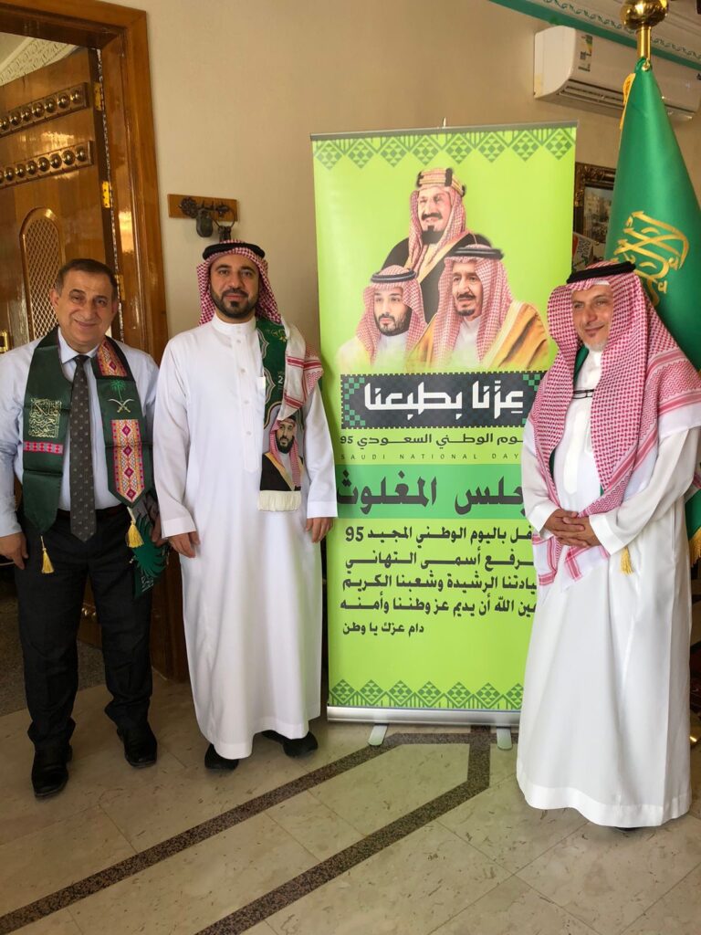 أسرة المغلوث بالأحساء تحتفل بذكرى اليوم الوطني السعودي الـ95