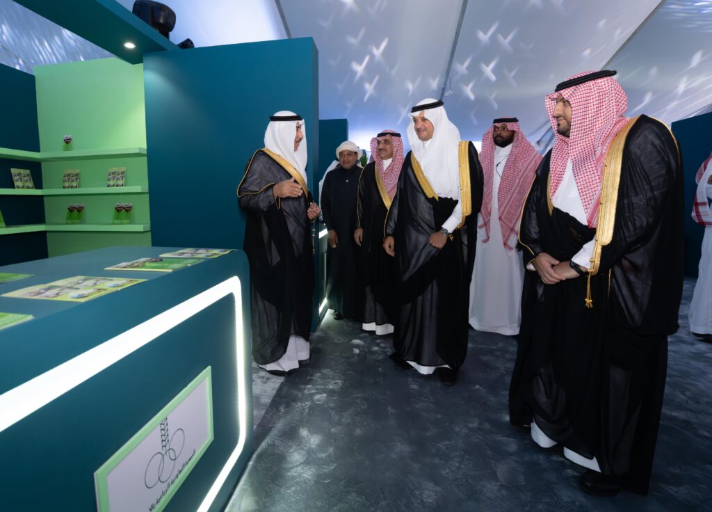 سمو الأمير سعود بن طلال يُدشِّن موسم صرام الأحساء لعام 2025