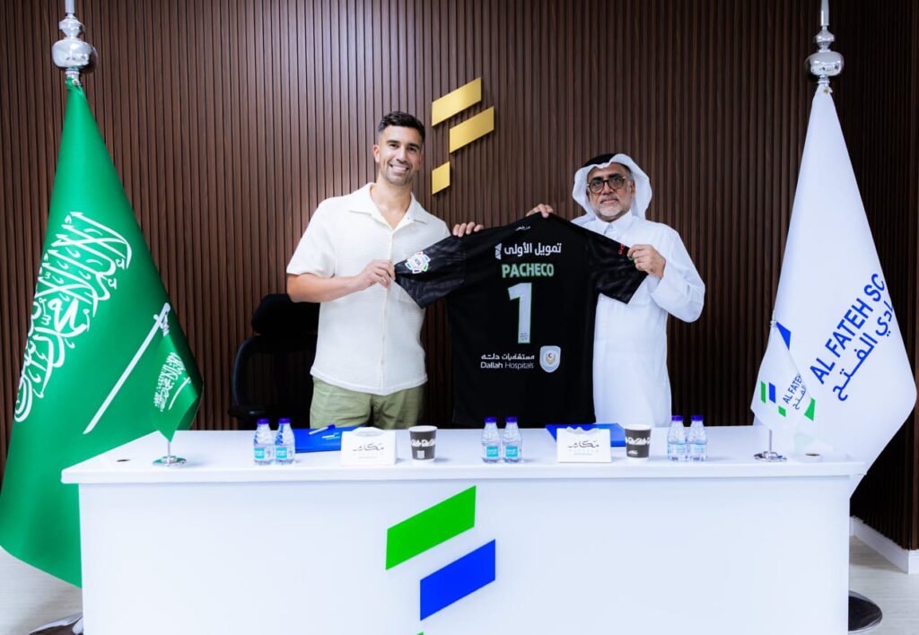 الإسباني فرناندو باتشيكو يحمي عرين الفتح