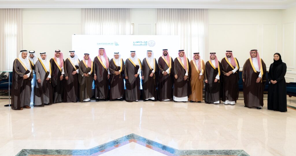 محافظ الأحساء يرعى توقيع مذكرة تفاهم بين هيئة تطوير الأحساء واتحاد الغرف السعودية