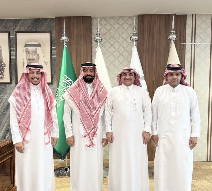 اجتماع بين رئيس نادي العيون وأمين الأحساء لتسهيل خدمات التراخيص والاستثمار للنادي