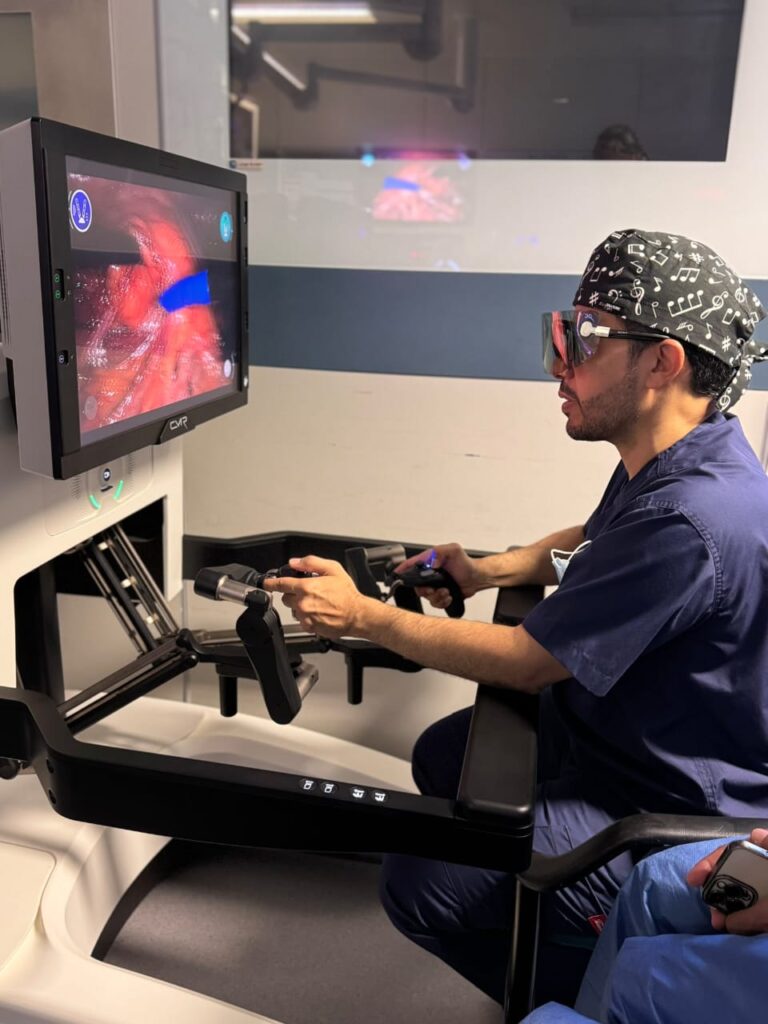 في الأحساء.. إجراء أول عملية جراحية لاستئصال ورم كلوي باستخدام جراحة الروبوت CMR