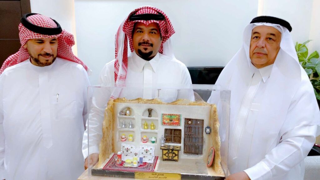 اثنينية أبناء أحمد الجاسم تستضيف الحرفي الأحسائي جاسم البوسنده في أمسية تراثية ثرية