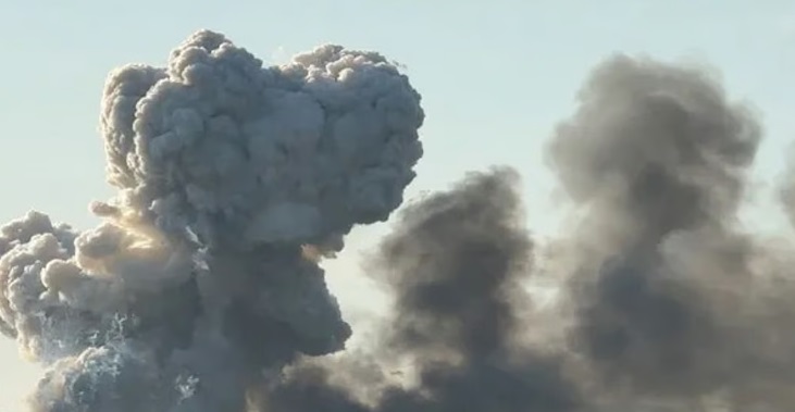 عاجل| سماع دوي انفجارات وتصاعد أعمدة دخان في العاصمة القطرية