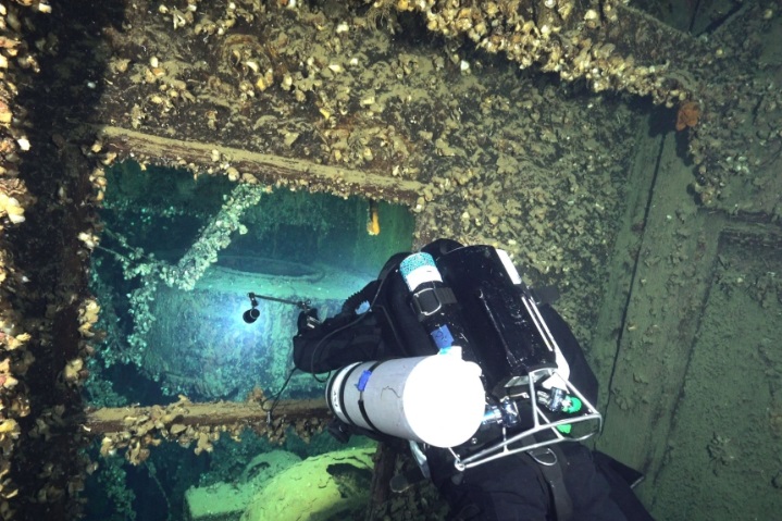 بعد أكثر من قرن على غرقها.. انتشال أولى الكنوز من حطام بريتانيك شقيقة سفينة “تايتانيك”