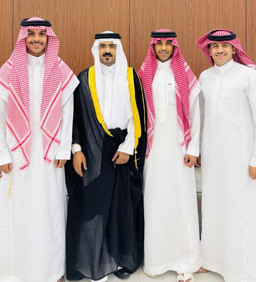 بالصور.. أسرة الثواب بالأحساء تحتفل بزواج ابنها “غريب”