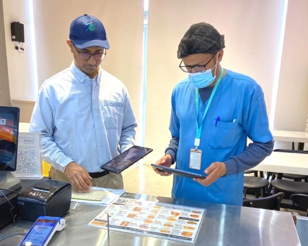 11 طنا.. مصادرة وإتلاف كميات ضخمة من المواد الغذائية غير الصالحة في الأحساء