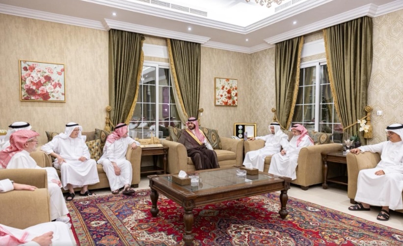 نائب أمير المنطقة الشرقية يعزي أسرة الزامل