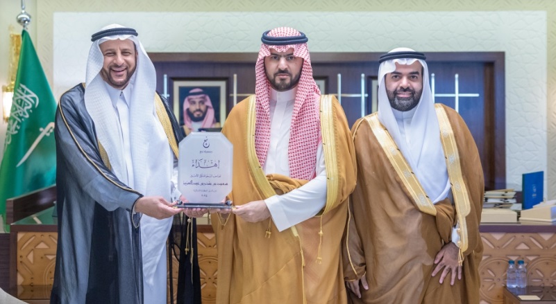 نائب أمير الشرقية يطلع على جهود جمعية “نبع” لخدمات المياه