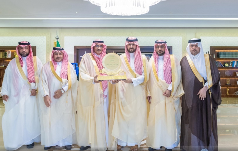 نائب أمير الشرقية يطلع على جهود تحسين بيئة العمل وتعزيز كفاءته