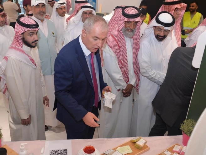 “زراعة الشرقية” تفتتح فعاليات اللوز القطيفي