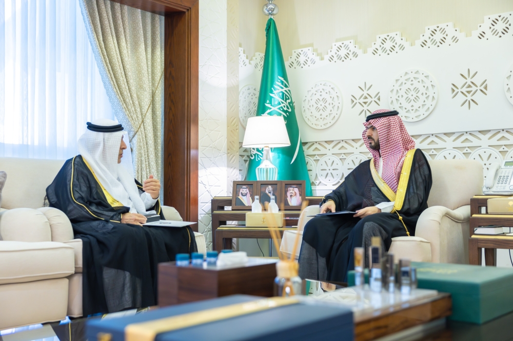 خلال استقباله لرئيسها.. نائب أمير الشرقية يطّلع على إنجازات وبرامج جامعة الأمير محمد بن فهد