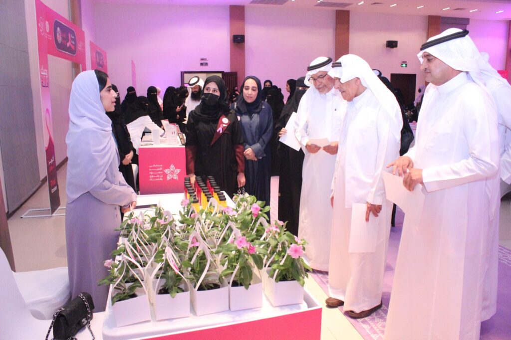 14 ركن تثقيفي.. “كفاحنا وردية” يفعل دور طالبات الأحساء في التوعية بسرطان الثدي