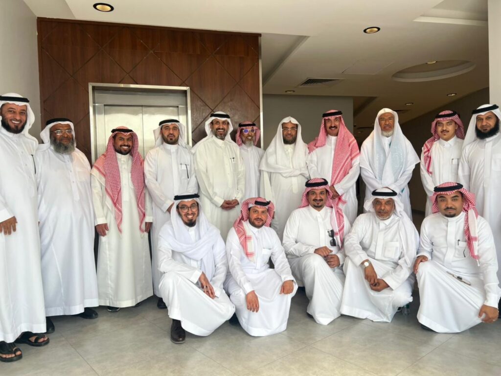 سمو الأمير عبدالعزيز بن محمد بن فهد يفتتح الفرع الأول لجمعية قبس للقرآن والسنة  في الشرقية