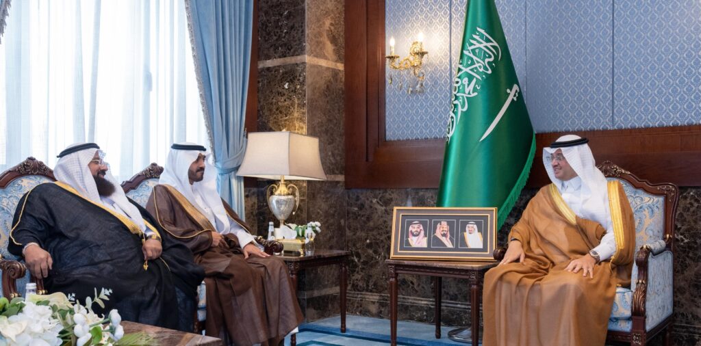 محافظ الأحساء يطّلع على مهام هيئة الصحة العامة “وقاية” بالمحافظة