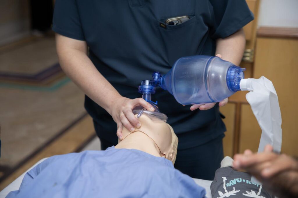 مستشفى الملك فيصل العام ينظم معرضًا توعويًا بمناسبة الأسبوع العالمي للرعاية التنفسية