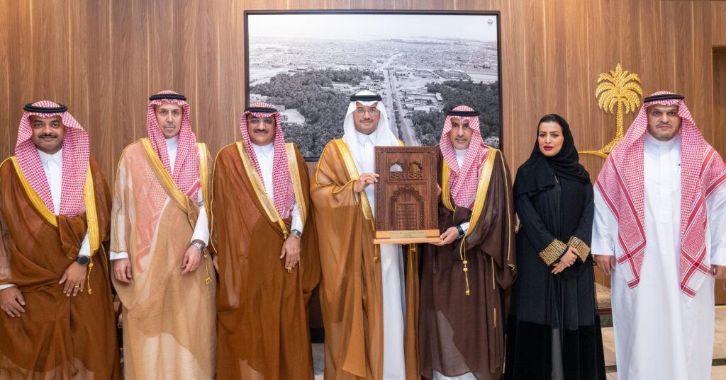 سمو محافظ الأحساء يطّلع على مبادرة “أمد الحرف”