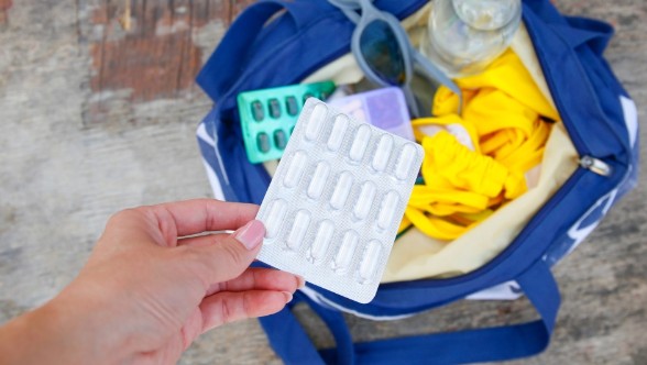 اعتبارًا من 1 نوفمبر.. إلزام المسافرين بالحصول على فسح مسبق لحمل الأدوية المخدّرة