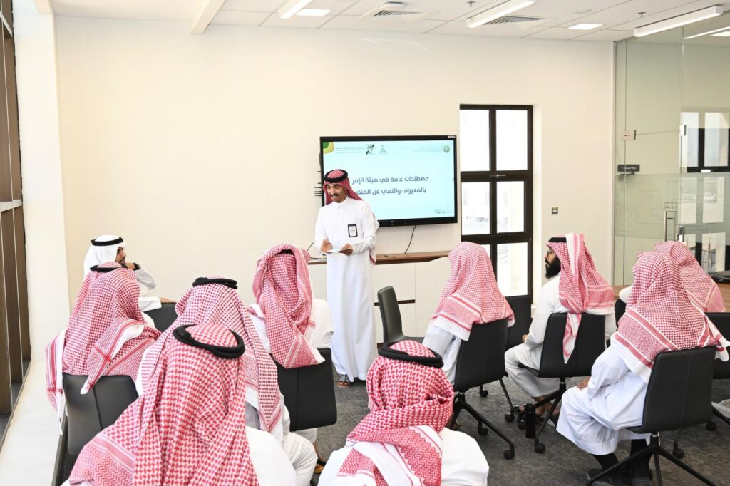  الأمر بالمعروف بالشرقية يقيم دورة تدريبية بعنوان “أساسيات لغة الإشارة”