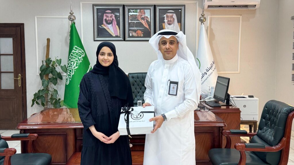 بيئة الأحساء تحتفي باليوم العالمي للمدير.. وتكرم “الثقفي” تقديرًا لجهوده