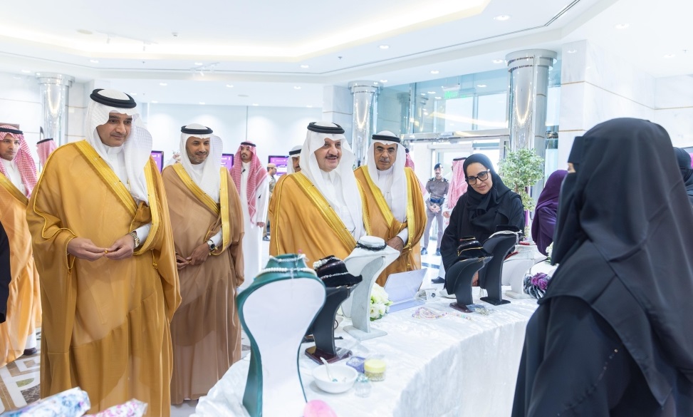 بالصور.. أمير الشرقية يدشن حملة “الشرقية وردية 17” للكشف المبكر عن سرطان الثدي