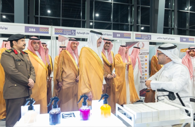 أمير المنطقة الشرقية يدشّن النسخة الثامنة من معرض الحرف والأعمال اليدوية