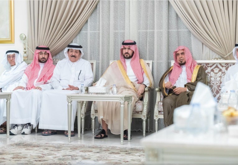 نائب أمير الشرقية يقدم التعازي لأسرة الرميح