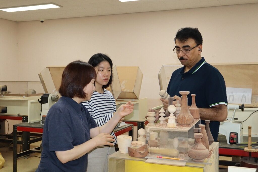 الأحساء تواصل رحلتها الإبداعية عالميا وتنقل تجربتها في تسويق الحرف إلى كوريا الجنوبية