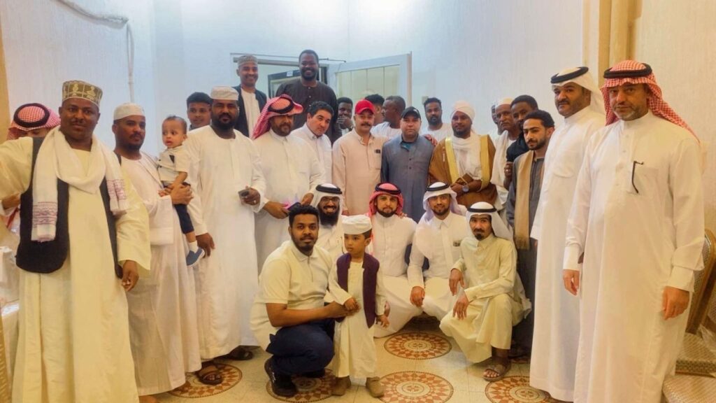 بالصور.. الشاب صادق البشير يحتفل بزفافه في مدينة العيون