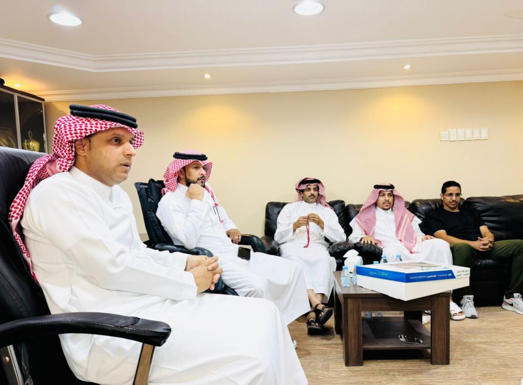 مجلس نادي العيون يطّلع على تقرير استعدادات الفريق الأول للموسم الجديد