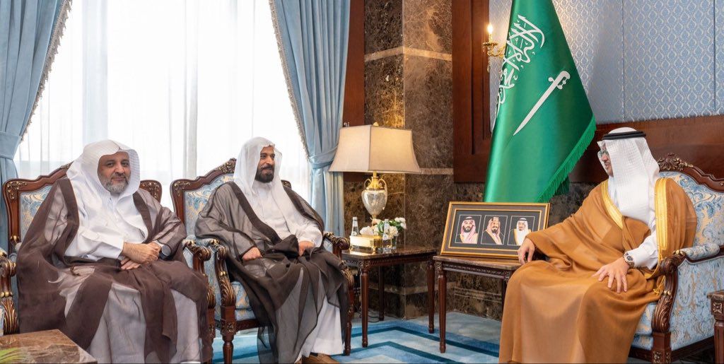 محافظ الأحساء يستقبل “السلمان” بمناسبة تقاعده ويهنئ الشيخ عبدالخالق الحاجي لتعيينه قاضيًا لدائرة الأوقاف والمواريث
