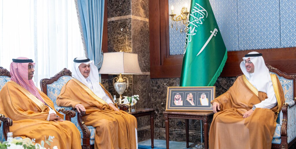 سمو محافظ الأحساء يستقبل مدير التعليم بالمحافظة