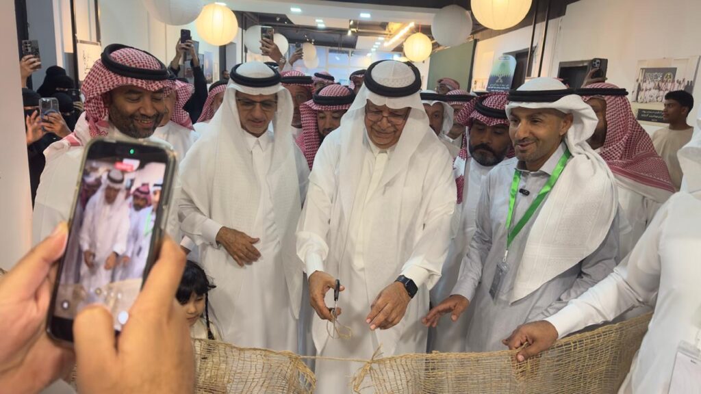 “كلّنا رسّامون” تُطلق معرض (عِذق 2) احتفاءً بتراث النخلة في فنون الأحساء