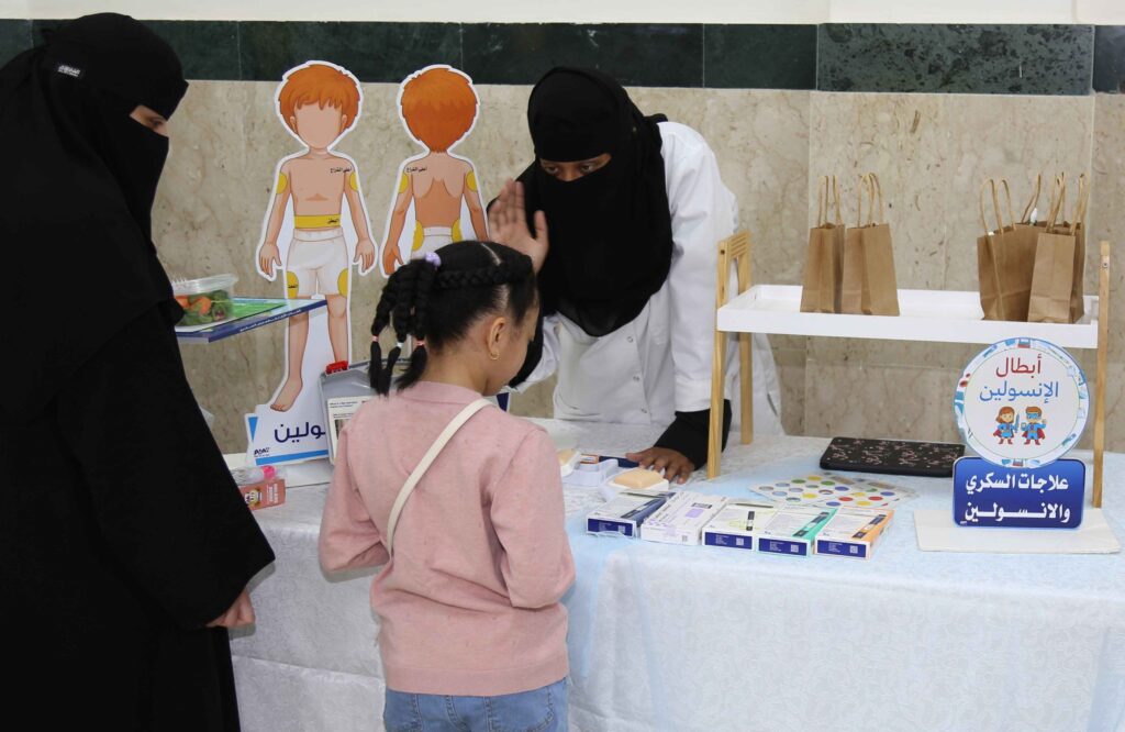 مستشفى الولادة والأطفال ينفّذ معرضًا توعويًا بمناسبة اليوم العالمي للسكري