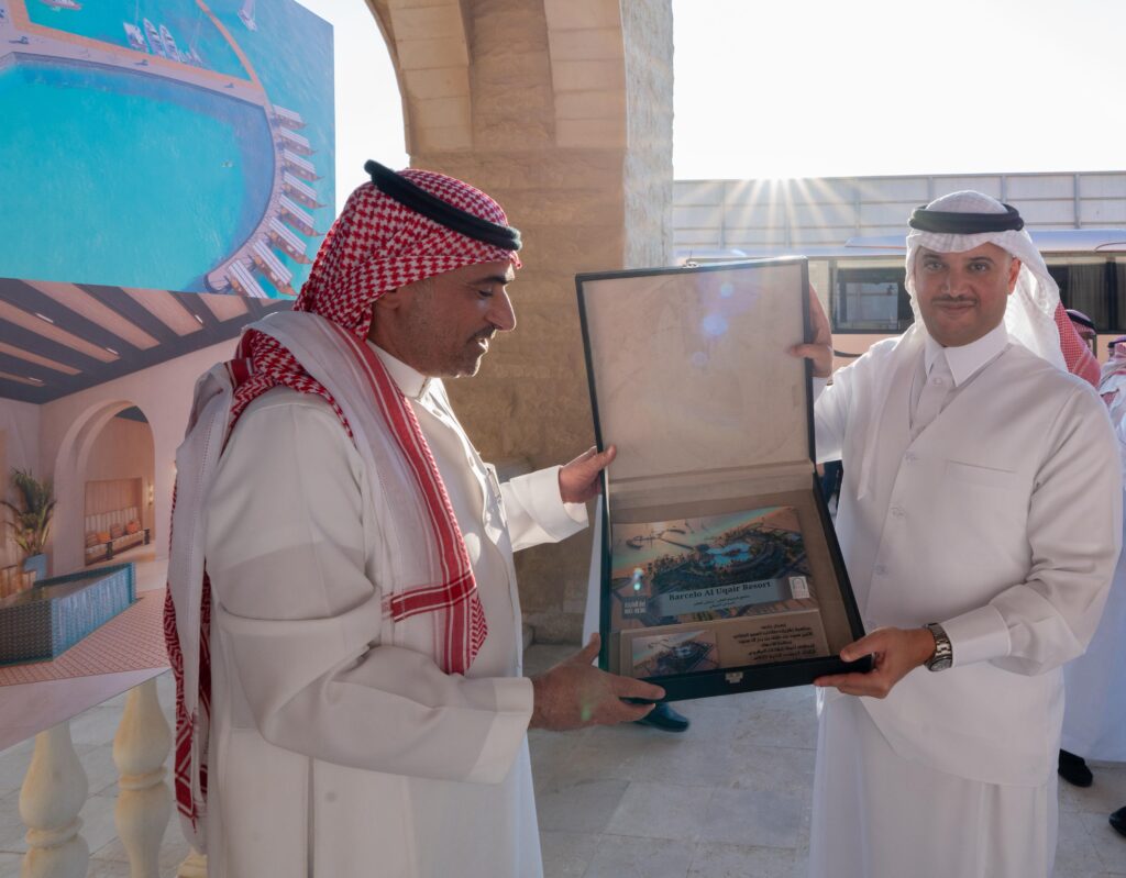 محافظ الأحساء يتفقد مشروع «منتجع بارسيلو العقير»